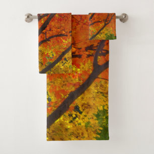 Herbstblätter aus Gelb- und Orangenbäumen, Foto Badhandtuch Set
