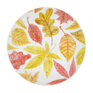 Herbstblätter in Aquarellfarbe, buntes Muster. Schneidebrett