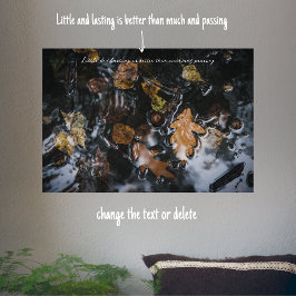 Herbstblätter und Eichen in geheimnisvollen Gewäss Poster