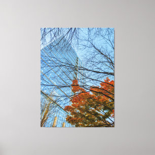 Herbstblätter und Skyline Leinwanddruck