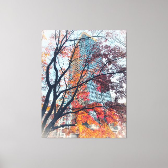 Herbstblätter und Wolkenkratzer Leinwanddruck (Vorderseite)