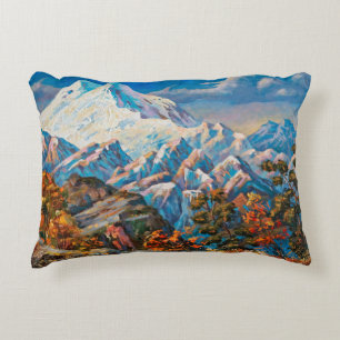 Herbstblick auf den zweiköpfigen Elbrus. Mou Dekokissen