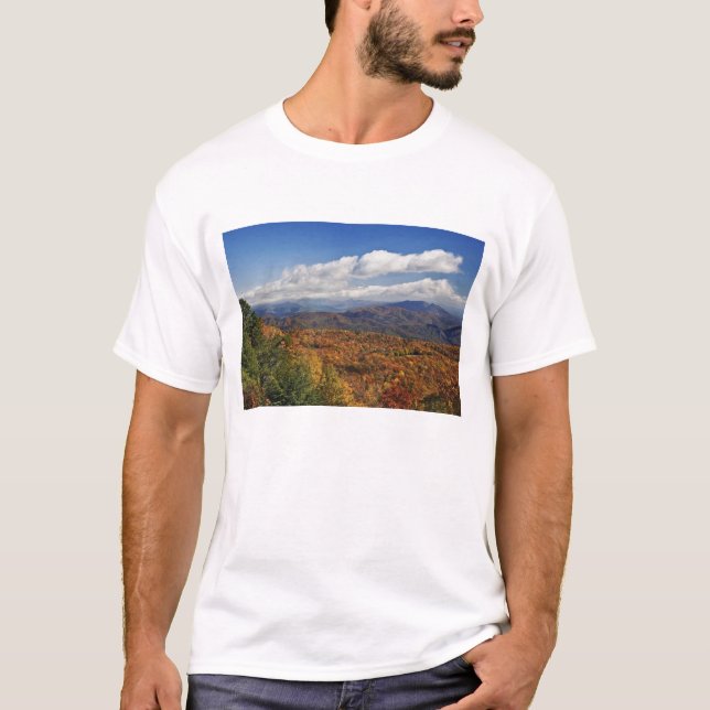 Herbstblick auf die südlichen Appalachen T-Shirt (Vorderseite)