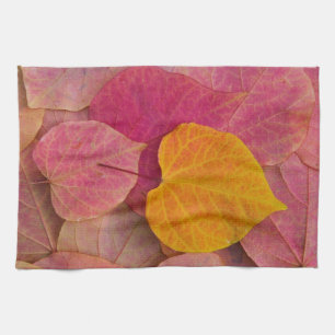 Herbstfarbe auf Forest Pansy Redbud gefallen Handtuch