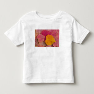 Herbstfarbe des Waldes Pansy Redbud gefallen Kleinkind T-shirt