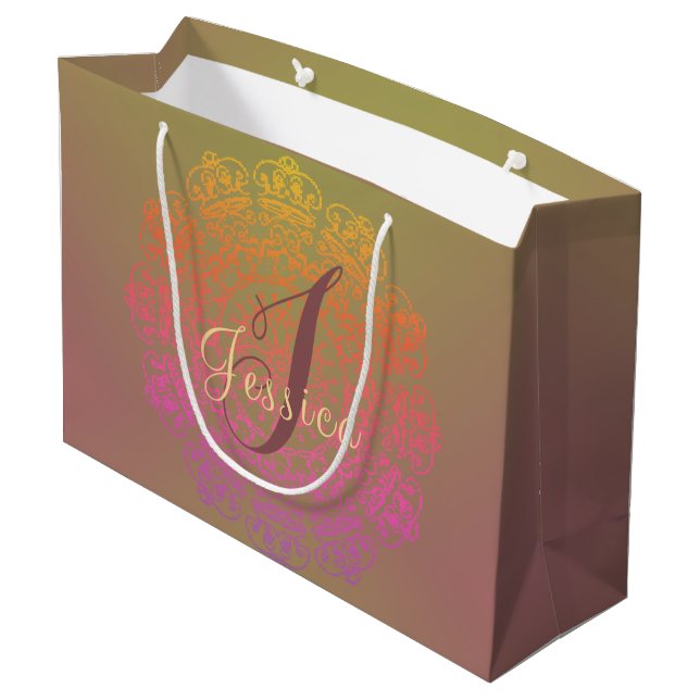 Herbstfarben-Mandala-Monogram-Geschenktasche Große Geschenktüte (Rückseite Schrägansicht)