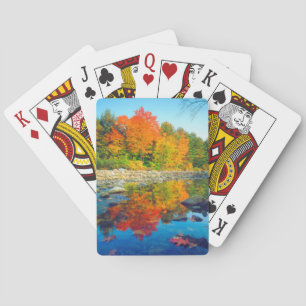 Herbstfarben reflektieren in einem Fluss in Vermon Spielkarten