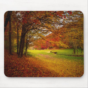 Herbstfarbene Landschaft Mousepad