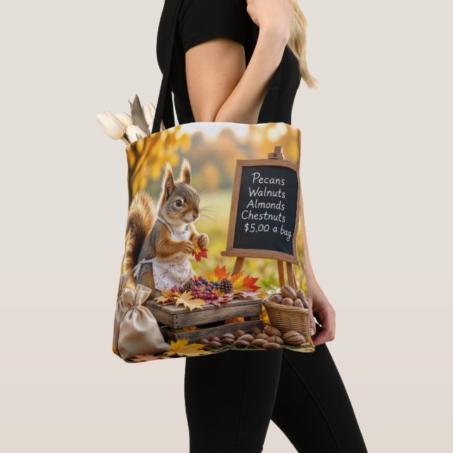 Herbstfarm mit Eichhörnchen Tasche (Von Nahem)