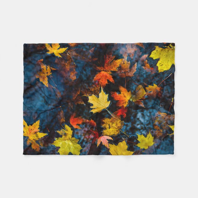 Herbstgänge in der Wasserszene Fleecedecke (Vorderseite (Horizontal))