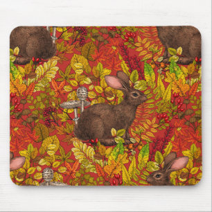 Herbstkaninchen auf rot mousepad