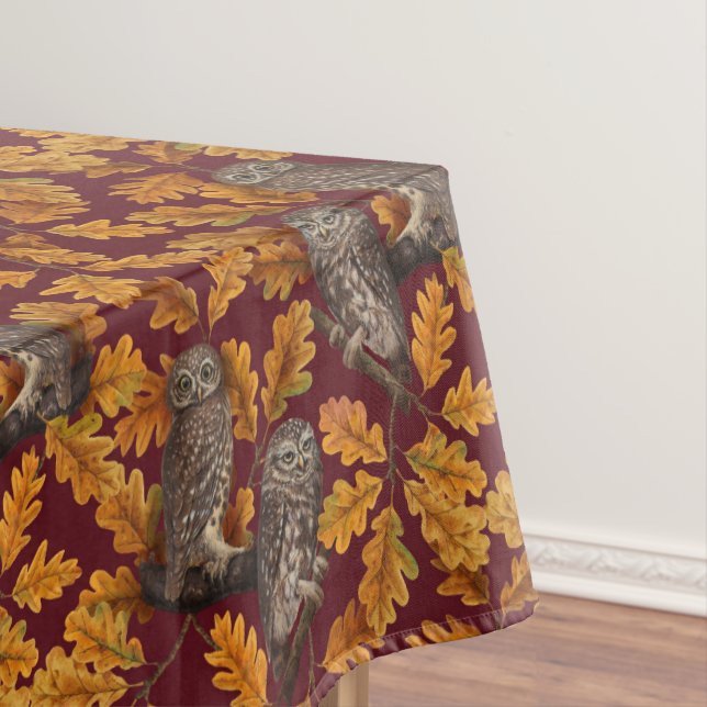 Herbstkeule auf dunkelrot tischdecke (Beispiel)
