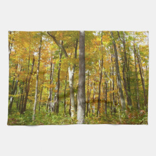 Herbstlandschaft mit Wald aus gelben Blättern Geschirrtuch