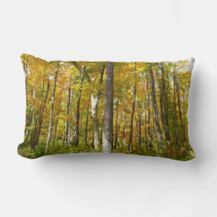 Herbstlandschaft mit Wald aus gelben Blättern Lendenkissen