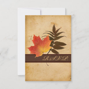 Herbstlaub auf gealterter Papier-Antwortkarte II - RSVP Karte
