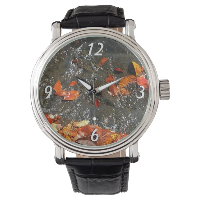 Herbstlaube im Wasserfall I Herbstfotografie Armbanduhr (Vorderseite)
