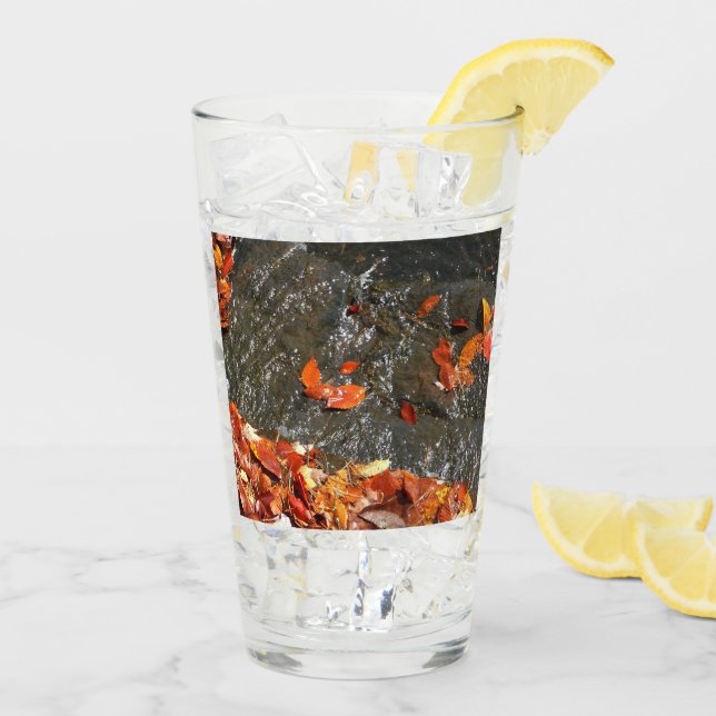 Herbstlaube im Wasserfall I Herbstfotografie Glas (Rückseite Ice)