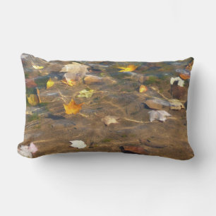 Herbstlaube in Pond Water Nature Fotografie Lendenkissen