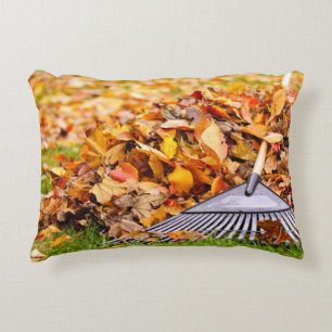 Herbstlaube mit Rake Zierkissen