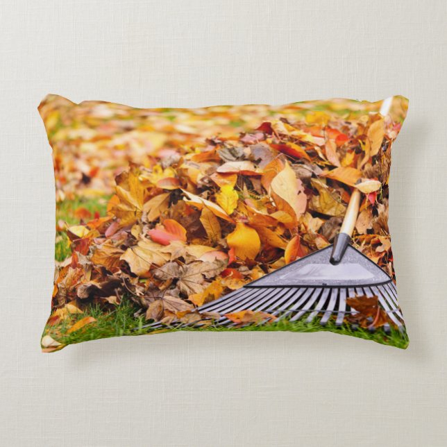Herbstlaube mit Rake Zierkissen (Vorderseite)