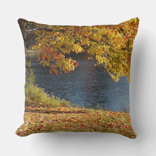 Herbstleaves Throw Kissen (Vorderseite)