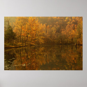 Herbstliche Spiegelungen auf dem Teich. Poster