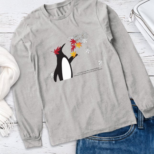 Herbstmaple-Blätter und Niedlicher Funny Pinguin Tri-Blend Shirt (Von Creator hochgeladen)