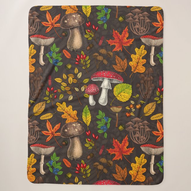 Herbstpilze, Blätter, Nüsse und Beeren im Dunkeln Sherpadecke (Vorderseite)
