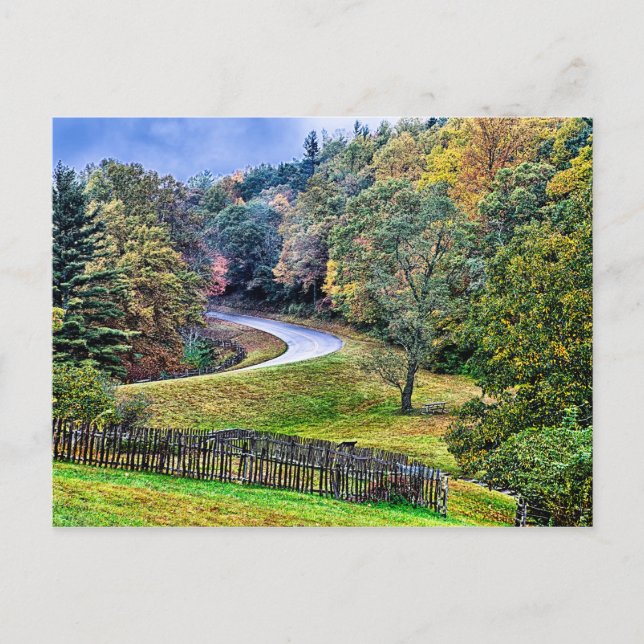 Herbstsaisonvormittag auf blauem Gratwanderweg Postkarte (Vorderseite)