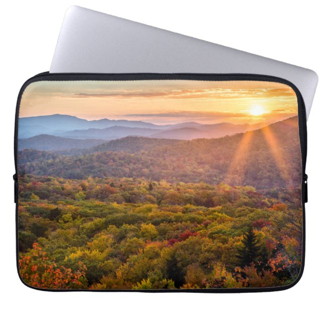 Herbstsonnenuntergang von den Bakonhöhen Laptopschutzhülle (Vorderseite)