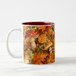 Herbstwald-Pilzmuster | Gemütliche Herbstblätter Zweifarbige Tasse