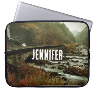 Herbstwald und Flusslandschaft Laptopschutzhülle