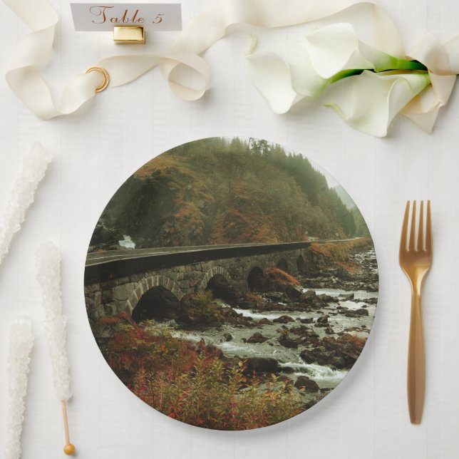 Herbstwald und Flusslandschaft Pappteller (Hochzeit)
