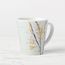 Herbstzweige mit gelben Herbstlauben Milchtasse