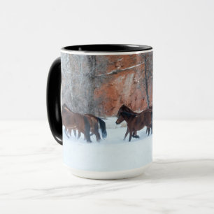 Herd of Horses Running in Snow Tasse