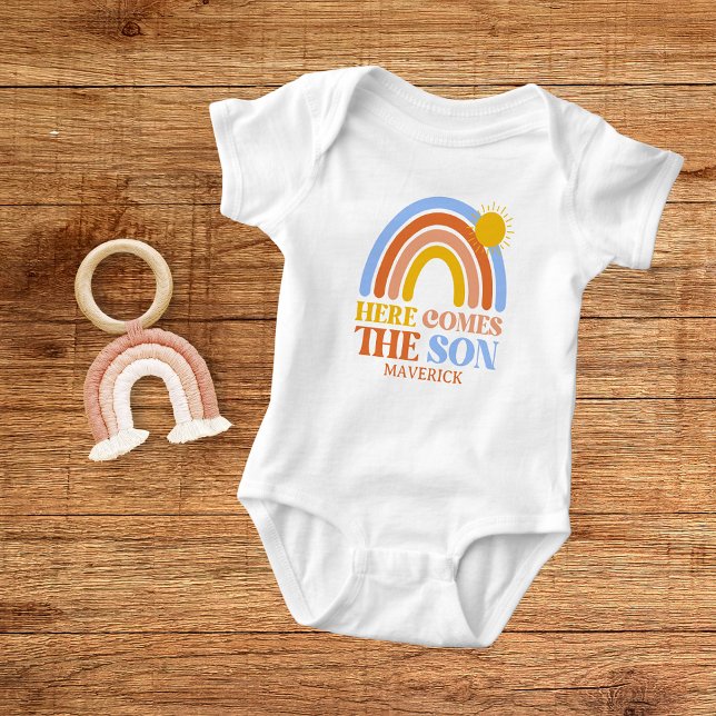 Here Comes The Son Rainbow Boy  Baby Strampler (Von Creator hochgeladen)