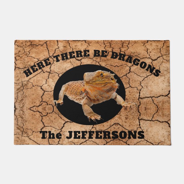 "Here There Be Dragons" mit dem bärtigen Drachen Fußmatte (Vorderseite)