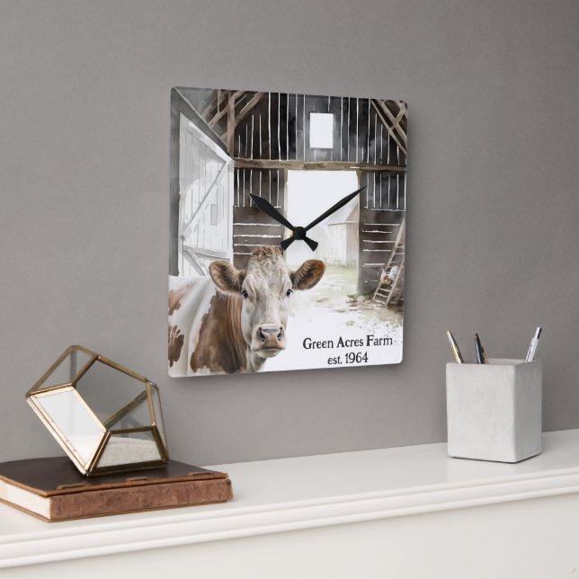 Hereford Cow und Rooster in Barn Quadratische Wanduhr (Büro)