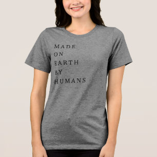 'Hergestellt auf der Erde von Menschen' Spielzeug- Tri-Blend Shirt