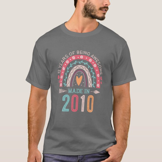 Hergestellt im Jahr 2010 12 Jahre alter Regenbogen T-Shirt (Vorderseite)