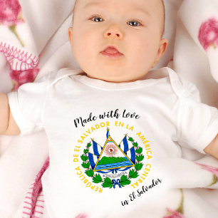 Hergestellt mit Liebe in El Salvador / El Salvador Baby Strampler
