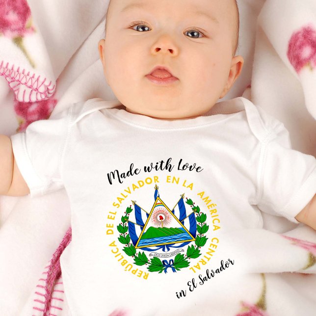 Hergestellt mit Liebe in El Salvador / El Salvador Baby Strampler (Von Creator hochgeladen)