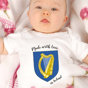 Hergestellt mit Liebe in Irland / irische Flagge Baby Strampler