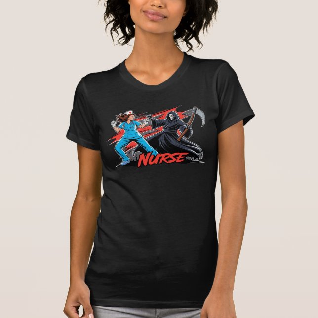 Heroic Nurse vs Grim Reaper Battle – Bold Medical  T-Shirt (Vorderseite)