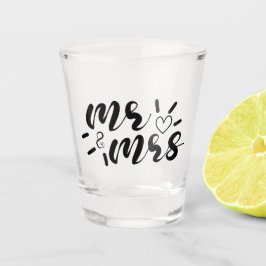 Herr & Frau Typografie mit Herz Hochzeit Schnapsglas
