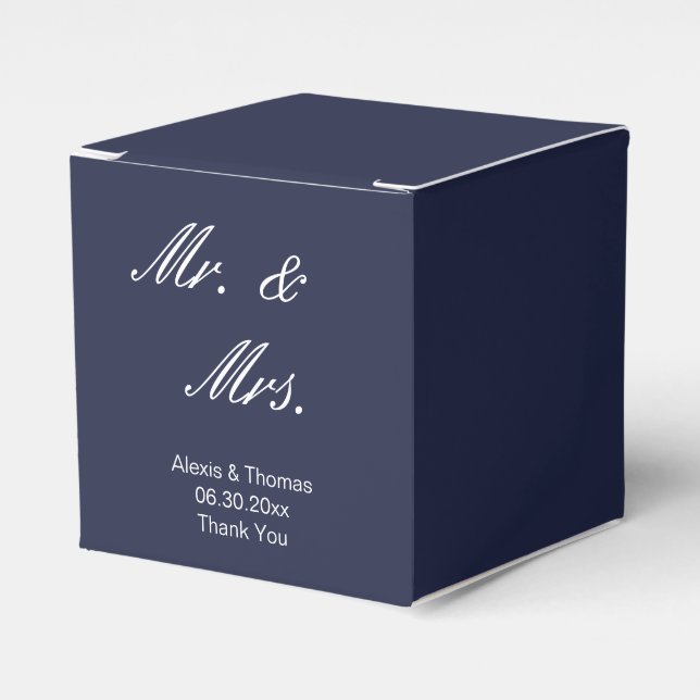 Herr & Mrs. in White Script Midnight Blue Wedding Geschenkschachtel (Vorderseite)