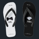 Herr & Mrs Wedding Black & White Flip Flops<br><div class="desc">Das elegante Schwarz-Weiß-Hochzeitsdesign eignet sich perfekt für Neuvermählte oder das Brautparty. Die gedreht Flop-Sandalen sind in Schwarz-Weiß mit einer stilvollen schwarzen Bogen-Krawatte für den "Mr." und einem wunderschönen funkelnden Diamanten für die "Mrs." gestaltet. Das feststehende Datum befindet sich oben, kann auf Ihren Hochzeitstag oder ein unvergessliches Datum in Ihrem Leben...</div>
