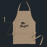 Herr Perfect. | lustige GRILLEN-Schürze für Männer Schürze<br><div class="desc">Herr Perfect Husband | lustige GRILLEN-Schürze für Männer. Niedliche Hochzeitsgeschenkidee für Bräutigam/Jungvermählten. Schaffen Sie ein für die Ehefrau/die Braut auch. Heirat-/Jahrestags-Spaß. Humorvolle GRILLEN-Schürzen in beige weißem und gelb.</div>