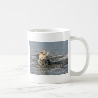 Herr Pish am karminroten Strand Kaffeetasse