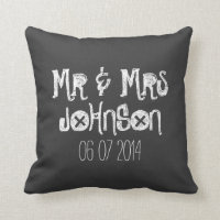 Herr und Frau Black Chalkboard Hochzeitskissen